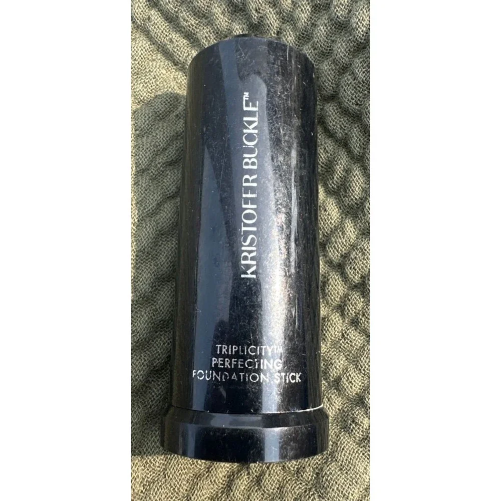Kristopher Buckle Triplicity Perfecting Foundation Stick *Medium (Warm)